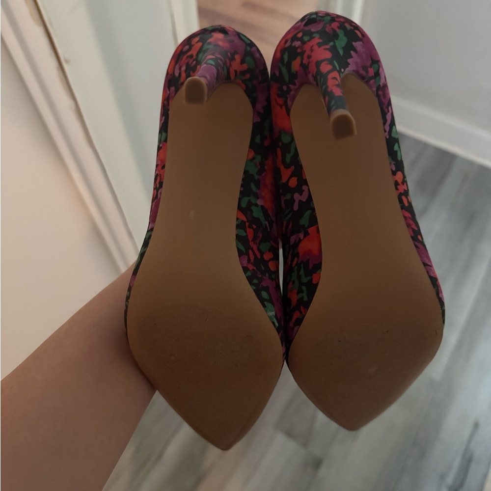 Women's Floral Patterned Heels - Black and Pink - Picture 2 of 3